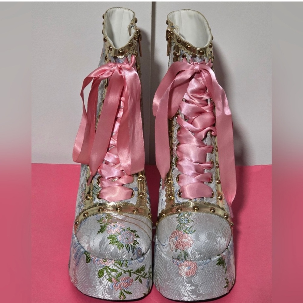 Sugar Thrillz Dolls Kill ‘FAIREST OF ALL’ Brocade Platform Boots NEW 9 - Picture 4 of 10